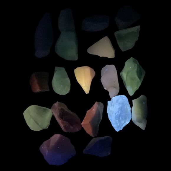 Art Glass Cullet Glowing Manganese Uranium Glass Bulk Assortment 3 LBS #5GA5 - Picture 4 of 10